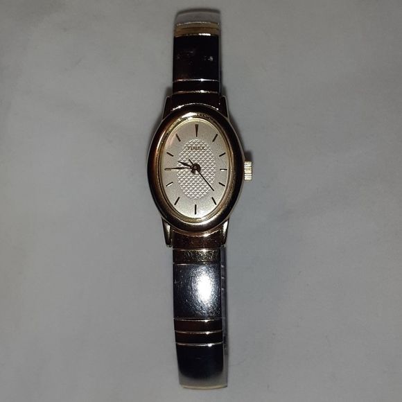 Timex Ladies Silver/Gold Watch Made 6/2005‎ - Picture 1 of 3
